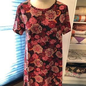 Lularoe Carly dress. Never worn.